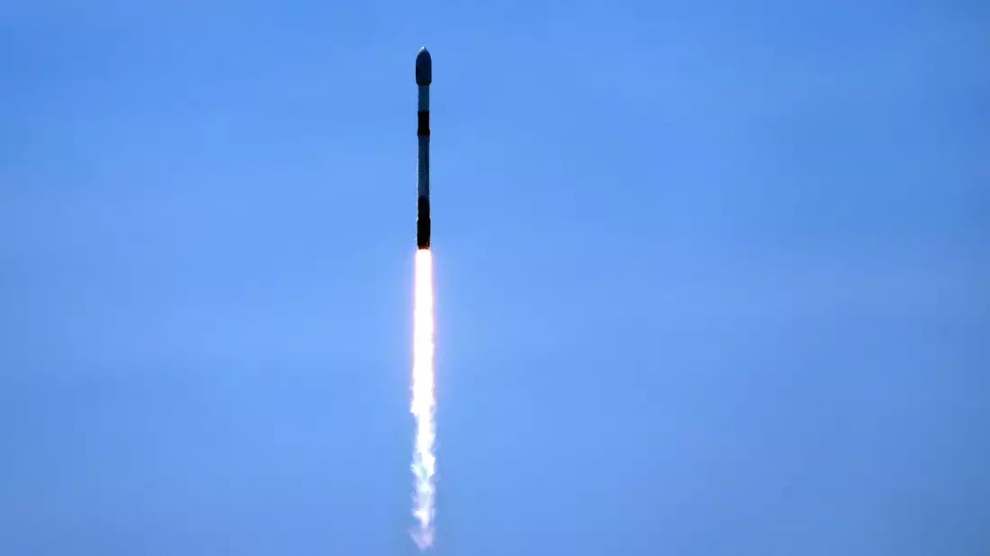 Die SpaceX Falcon 9-Rakete mit dem Weltraumteleskop «Euclid» der Europäischen Weltraumorganisation (ESA) hebt ab. - Bild: John Raoux/AP/dpa