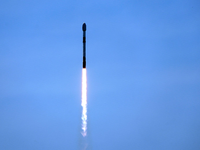 Die SpaceX Falcon 9-Rakete mit dem Weltraumteleskop «Euclid» der Europäischen Weltraumorganisation (ESA) hebt ab. - Foto: John Raoux/AP/dpa