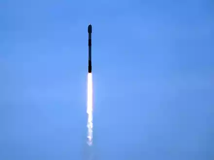 Die SpaceX Falcon 9-Rakete mit dem Weltraumteleskop «Euclid» der Europäischen Weltraumorganisation (ESA) hebt ab. - Foto: John Raoux/AP/dpa
