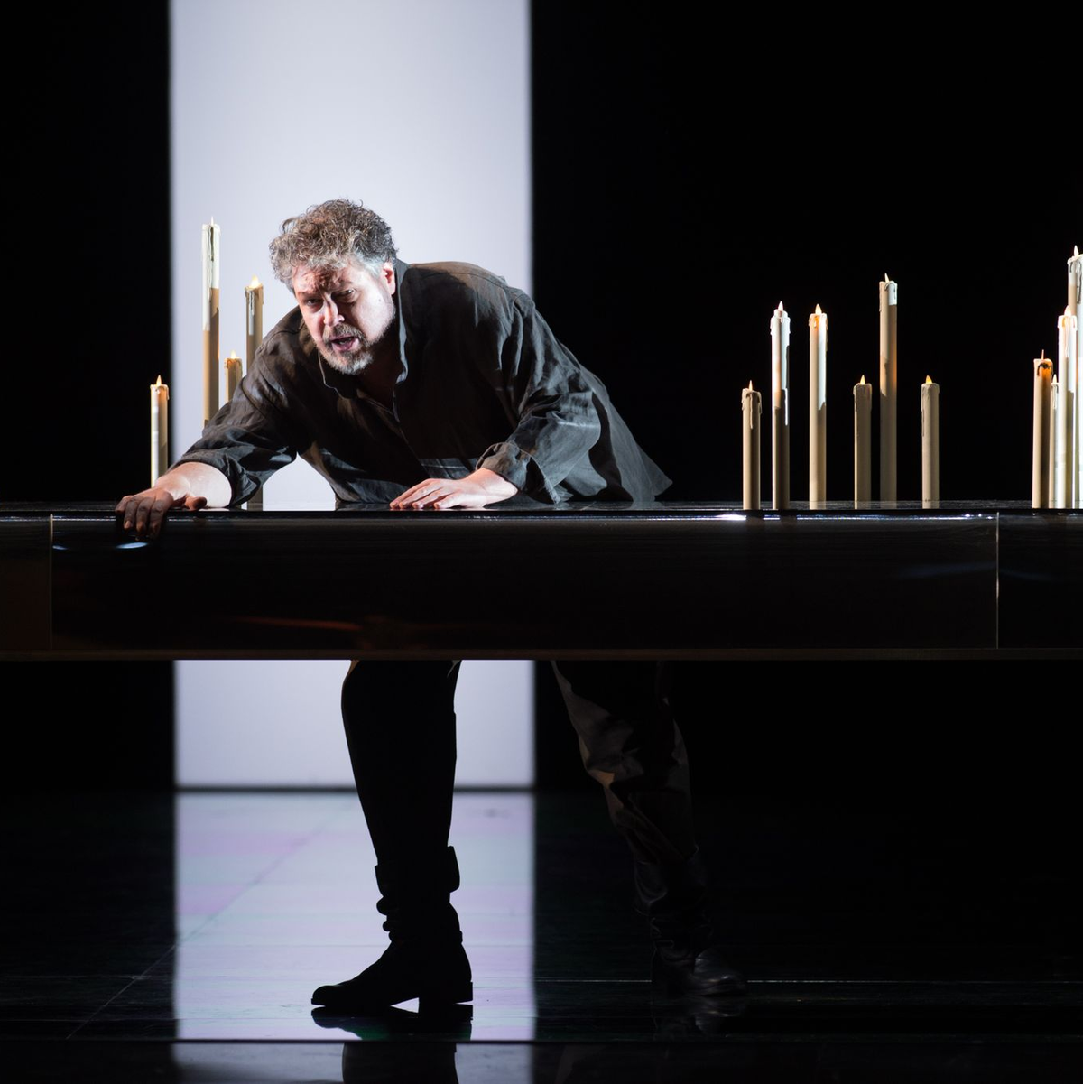 Stephen Gould 2017 als Otello im «Otello» von Giuseppe Verdi an der Semperoper in Dresden. - Foto: Arno Burgi/dpa-Zentralbild/dpa