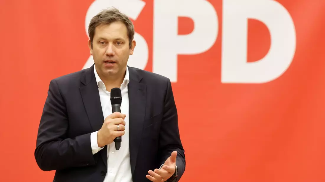 SPD-Chef Lars Klingbeil im Bürger-Gespräch in Erfurt. - Bild: Bodo Schackow/dpa