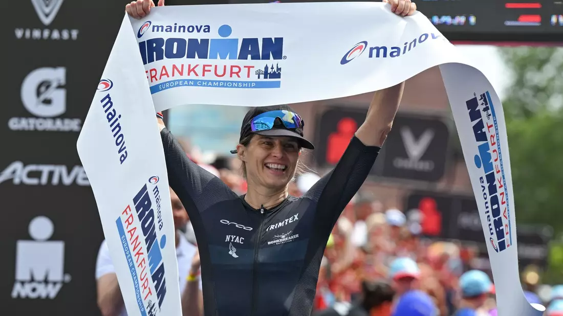 Sarah True hat die Ironman-Europameisterschaft in Frankfurt gewonnen. - Bild: Arne Dedert/dpa