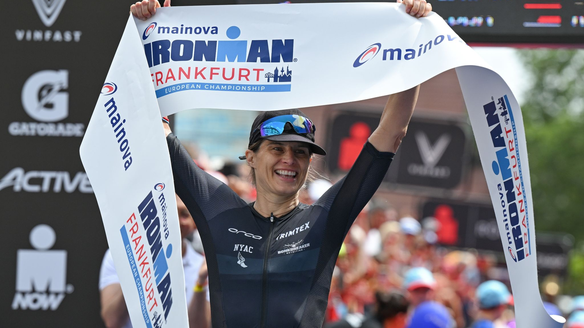 Sarah True hat die Ironman-Europameisterschaft in Frankfurt gewonnen. - Foto: Arne Dedert/dpa