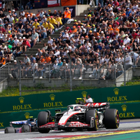 Was für eine Freude, als es endlich so weit war: Das Ende der podestslosen Zeit von Nico Hülkenberg. (Archivbild) - Foto: Darko Bandic/AP/dpa