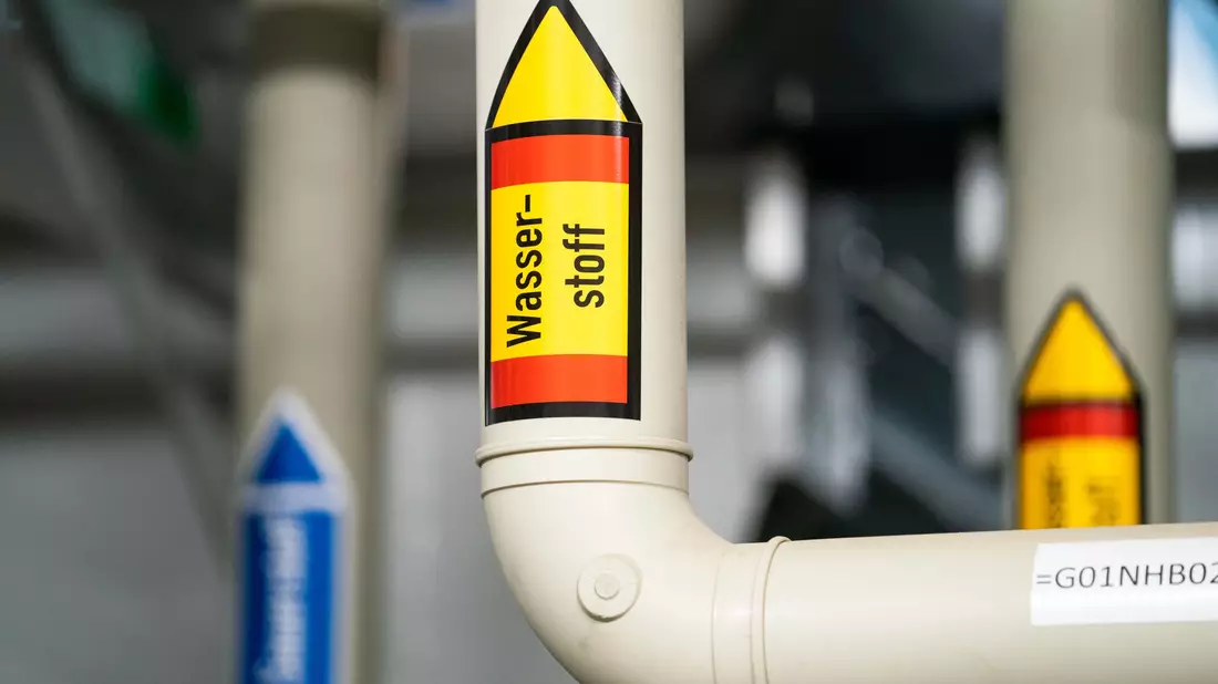 Die Stadtwerke in Deutschland haben den Grundsatz der Technologieoffenheit im geplanten Gebäudeenergiegesetz (GEG) gelobt. - Bild: Nicolas Armer/dpa