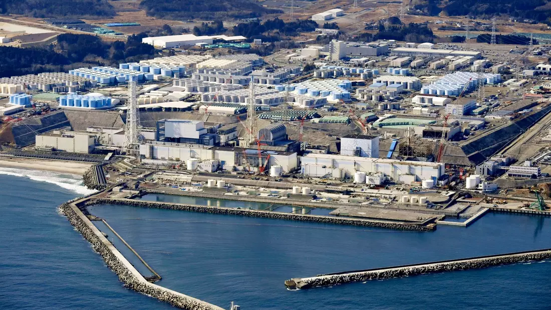 Trotz Protesten von Umweltschützern und Fischern treibt Japans Regierung ihre Pläne zur Entsorgung gefilterten Kühlwassers aus der Atomruine Fukushima ins Meer voran. - Bild: Kyodo News/AP/dpa