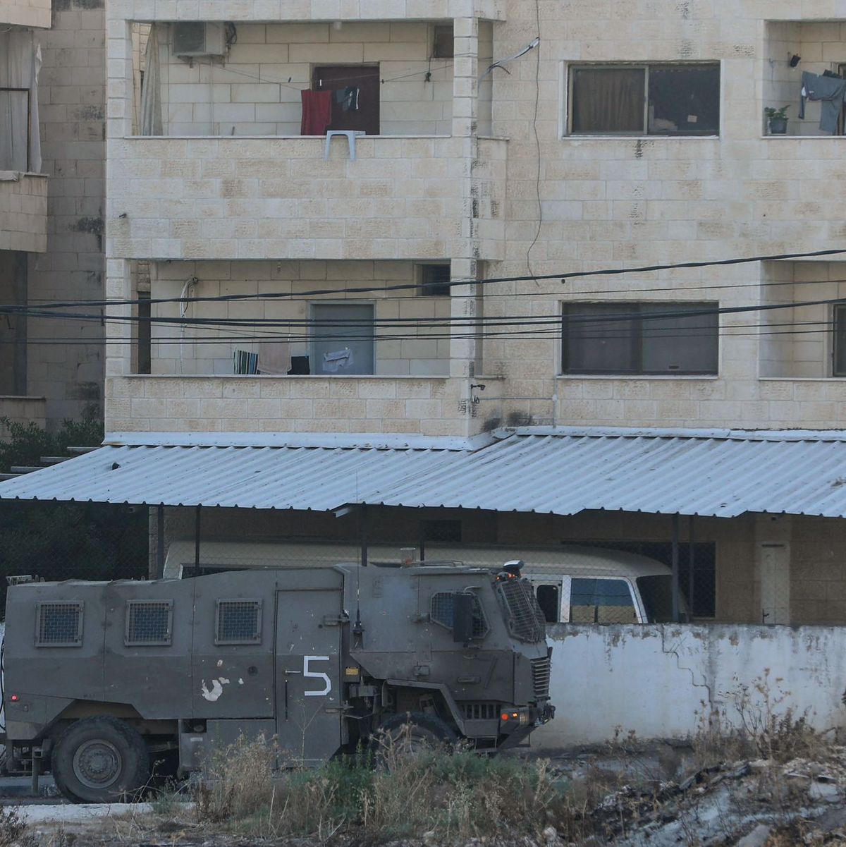 Israelisches Militärfahrzeug in Dschenin. - Foto: Ayman Nobani/dpa