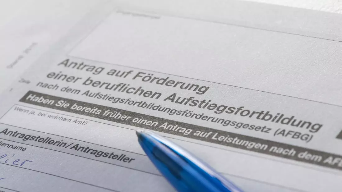 Aufstiegs-Bafög: 865 Millionen Euro gab der Staat in Form von Zuschüssen, bei rund 162 Millionen Euro handelte es sich um bewilligte Darlehen. - Bild: Robert Günther/dpa-tmn