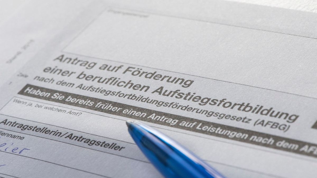 Aufstiegs-Bafög: 865 Millionen Euro gab der Staat in Form von Zuschüssen, bei rund 162 Millionen Euro handelte es sich um bewilligte Darlehen. - Foto: Robert Günther/dpa-tmn