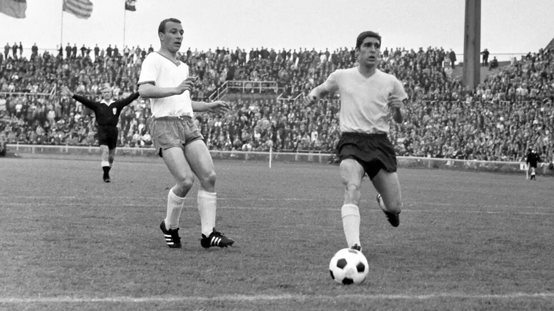 Horst-Dieter Höttges (l) ist im Alter von 79 Jahren verstorben. - Bild: Lothar Heidtmann/dpa