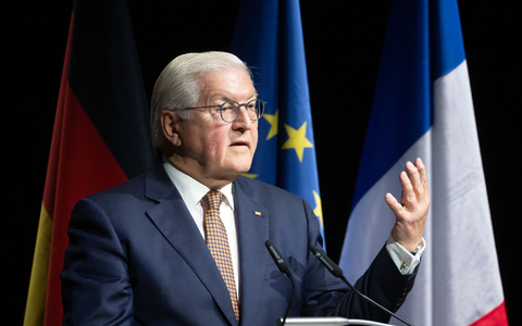 Bundespräsident Frank-Walter Steinmeier spricht bei den Feierlichkeiten zum 75-jährigen Bestehen des Deutsch-Französischen Instituts in Ludwigsburg. - Foto: Marijan Murat/dpa