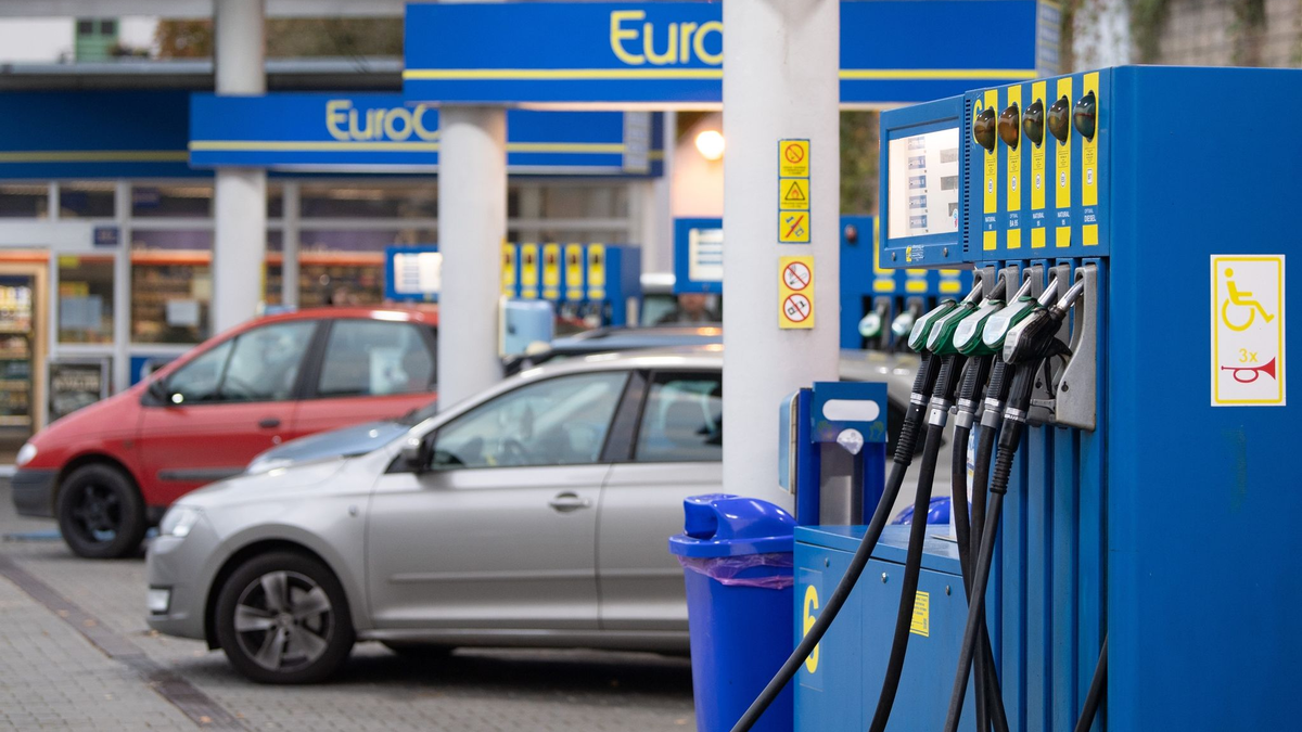 Eine Tankstelle in Hrensko nahe der deutsch-tschechischen Grenze. - Foto: Sebastian Kahnert/dpa-Zentralbild/dpa