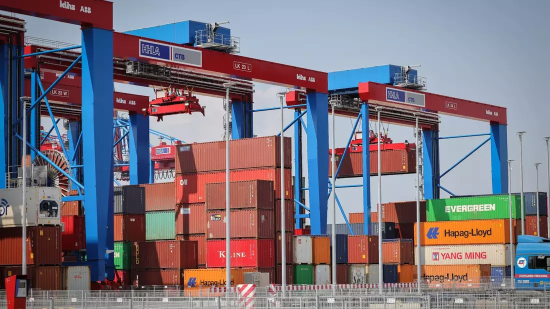 Größter Einzelmarkt für Waren «Made in Germany» waren mit 12,7 Milliarden Euro auch im Mai 2023 die USA. - Bild: Christian Charisius/dpa