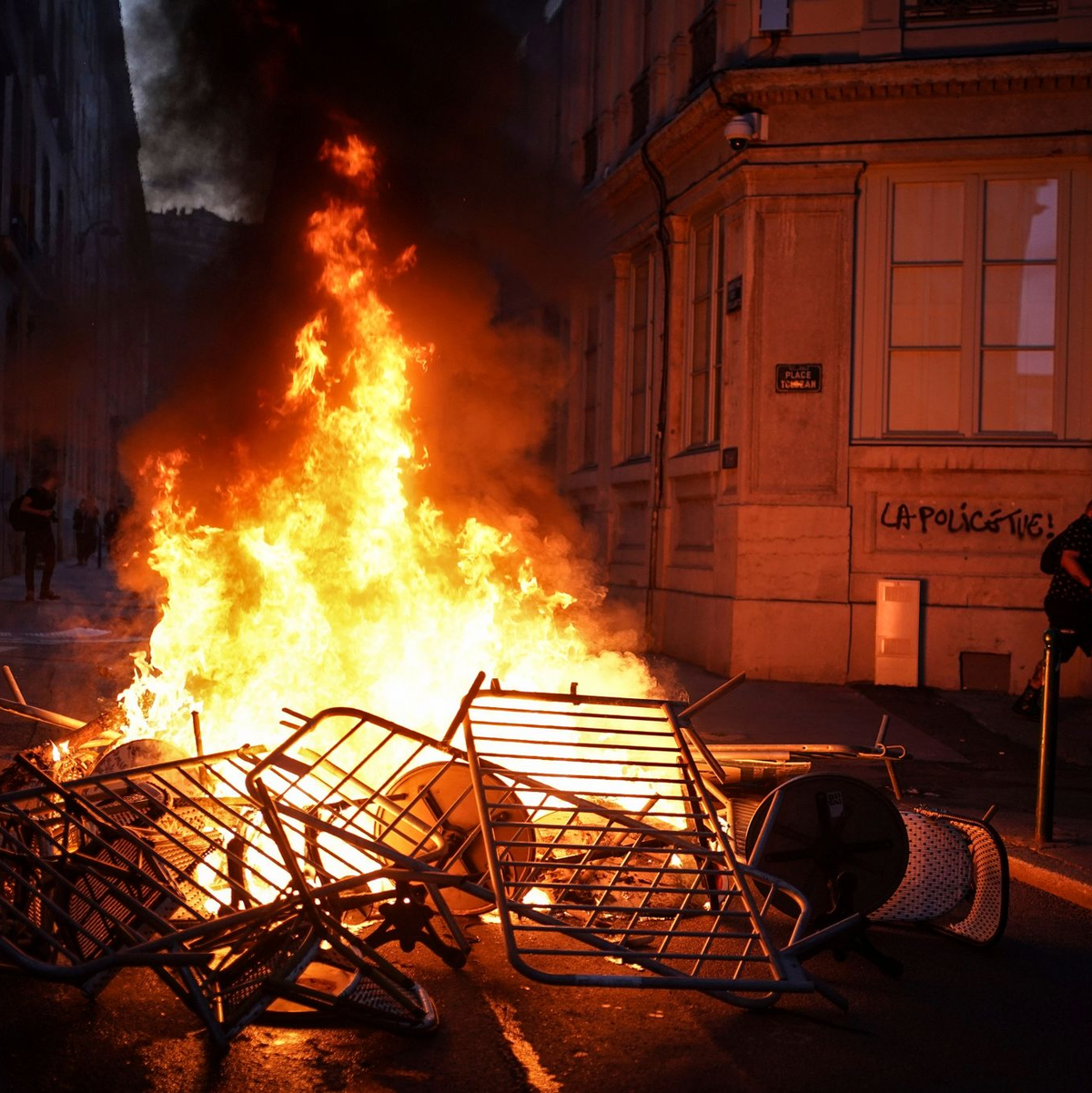 In Frankreich kam es infolge eines tödlichen Polizeischusses auf einen Jugendlichen mit Migrationshintergrund zu schweren Ausschreitungen. - Foto: Laurent Cipriani/AP