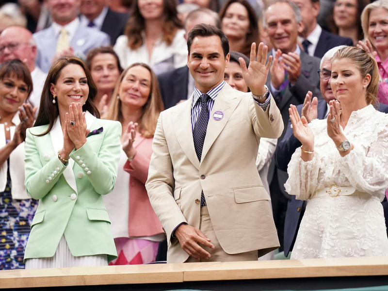 Tennis-Superstar Roger Federer wurde in Wimbledon für seine Verdienste um den Rasen-Klassiker geehrt. - Foto: Adam Davy/PA Wire/dpa