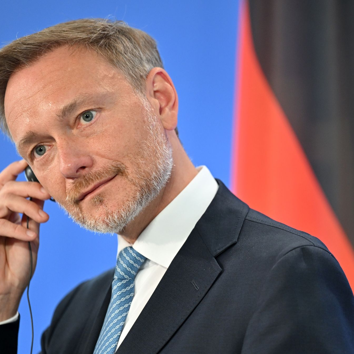 Der Haushaltsentwurf von Bundesfinanzminister Christian Lindner soll heute im Kabinett beschlossen werden. - Foto: Martin Schutt/dpa