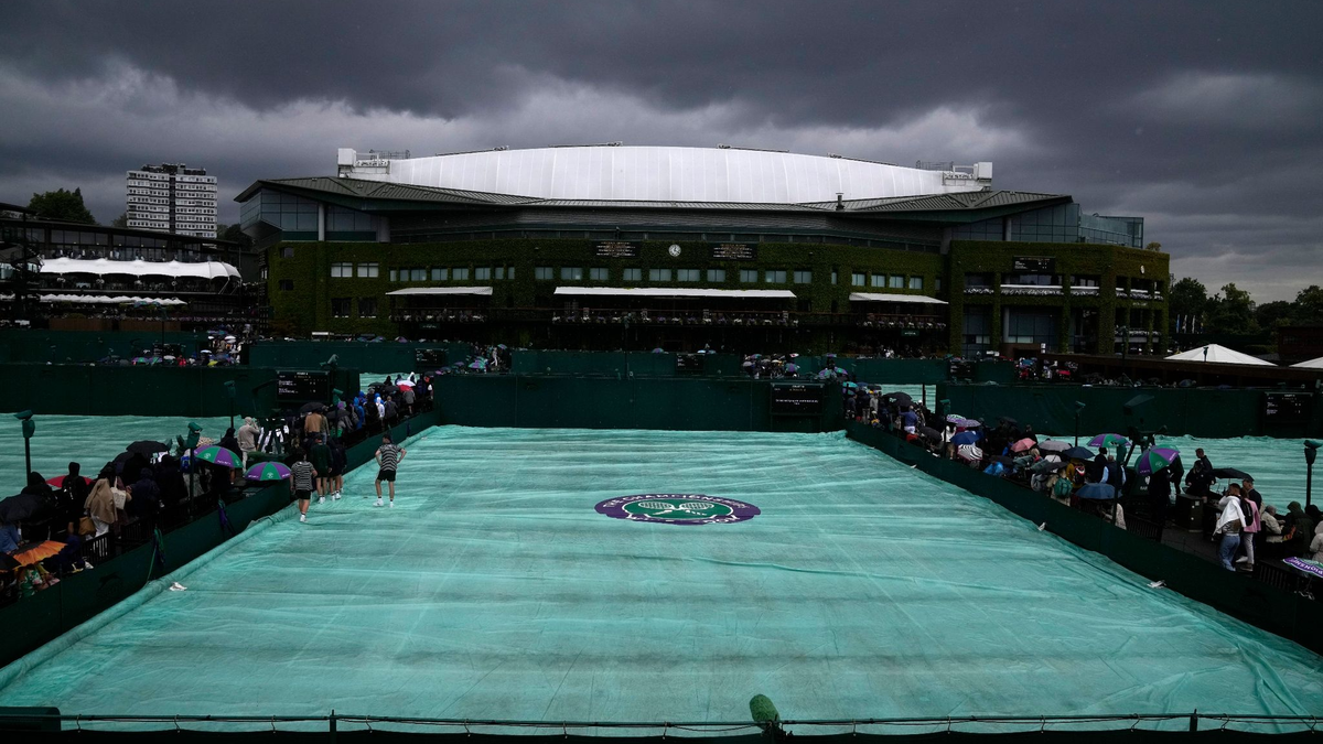 Zahlreiche Spiele konnten wegen des schlechten Wetters am zweiten Wimbledon-Turniertag nicht stattfinden. - Foto: Alastair Grant/AP/dpa