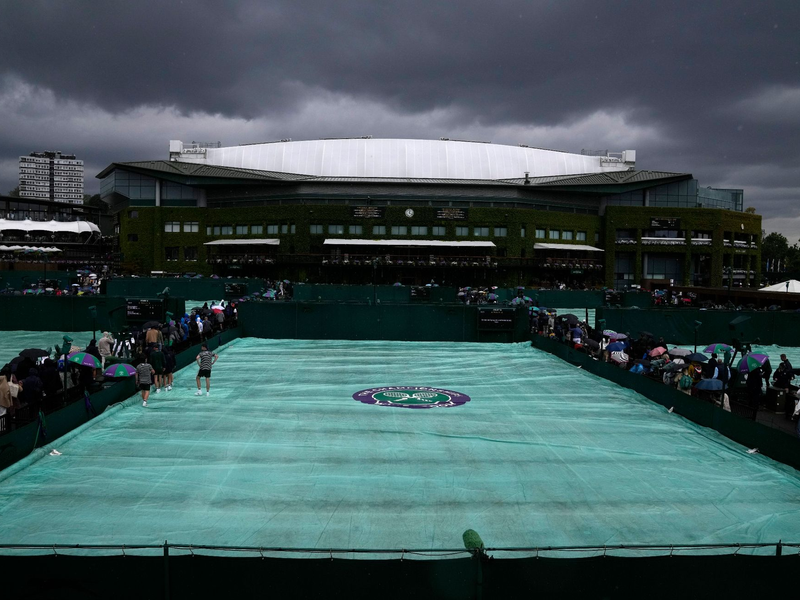 Zahlreiche Spiele konnten wegen des schlechten Wetters am zweiten Wimbledon-Turniertag nicht stattfinden. - Foto: Alastair Grant/AP/dpa