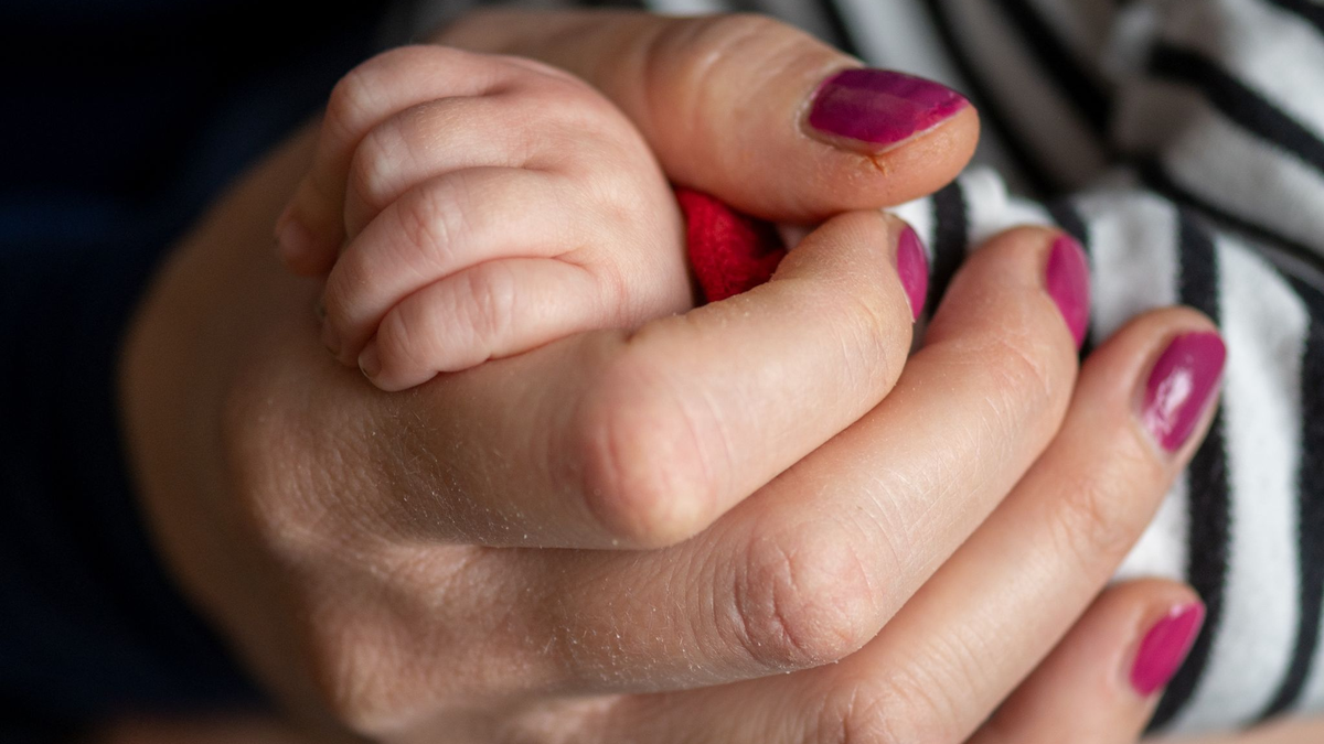 Familienministerin Lisa Paus will die Einkommensgrenzen beim Elterngeld senken, um den von Finanzminister Christian Lindner auferlegten Sparbeitrag zu leisten. - Foto: Hendrik Schmidt/dpa