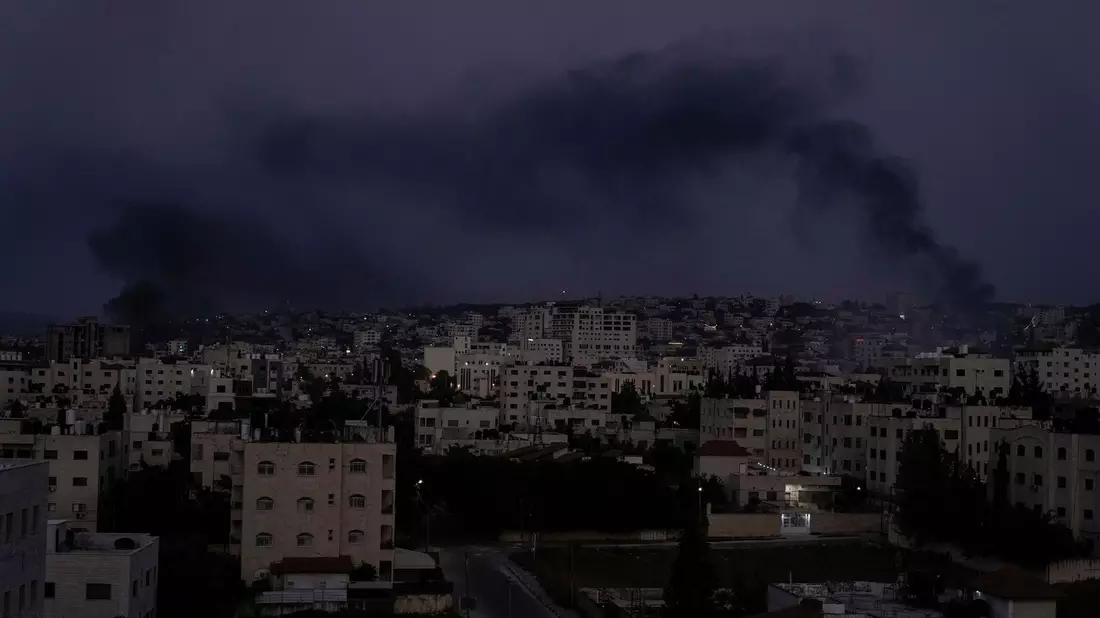 Israel hat in der Nacht zum Montag eine große Militäroperation im Westjordanland begonnen. - Bild: Majdi Mohammed/AP/dpa