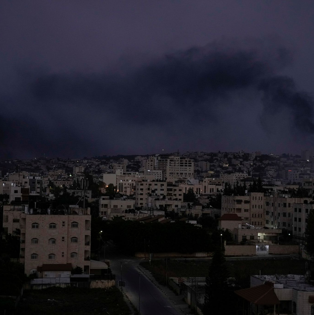 Bei Auseinandersetzungen mit der Armee sowie mit radikalen israelischen Siedlern starben seit dem 7. Oktober bereits mehr als 130 Palästinenser im Westjordanland. - Foto: Majdi Mohammed/AP/dpa