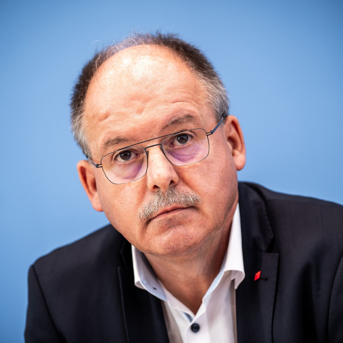 «Die Schuldenbremse ist eine Zukunftsbremse»: DGB-Vorstandsmitglied Stefan Körzell. - Foto: Michael Kappeler/dpa