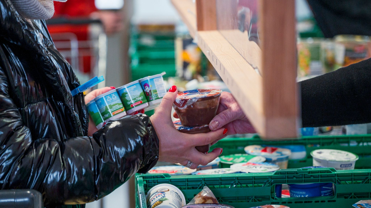 «Die Anzahl der Kunden hat sich an manchen Standorten fast verdoppelt.» - Foto: Daniel Vogl/dpa