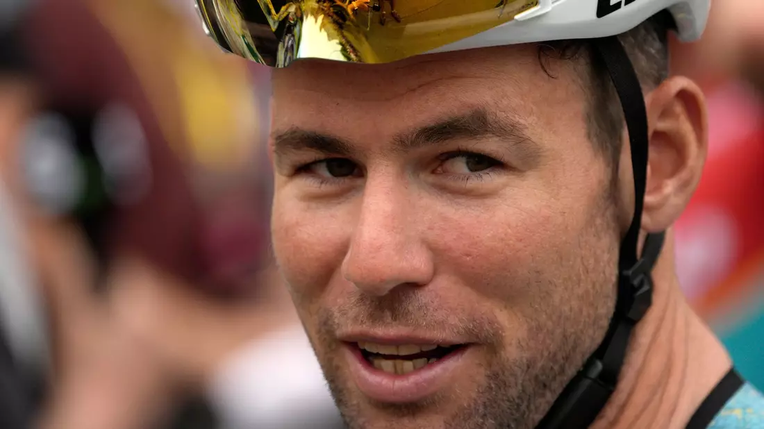Mark Cavendish will den Rekord von Eddy Merckx brechen. - Bild: Daniel Cole/AP/dpa