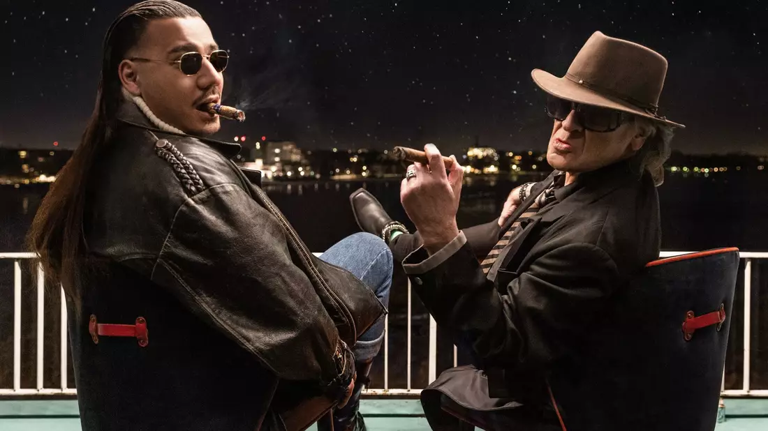 Deutsch-Rapper Apache 207 und Udo Lindenberg liegen in den Singlecharts vorn. - Bild: Tine Acke/Warner Music/dpa