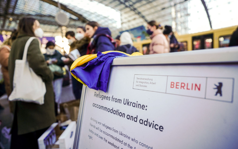 Geflüchtete aus der Ukraine nach ihrer Ankunft am Berliner Hauptbahnhof. - Foto: Kay Nietfeld/dpa