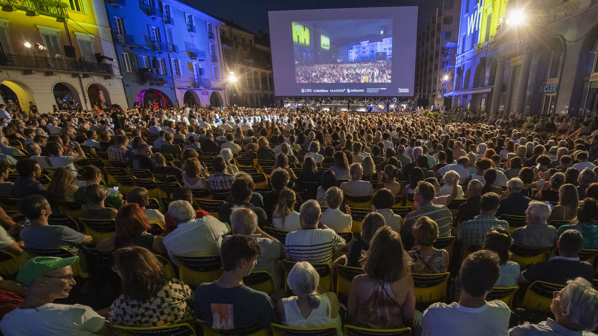 Ein Blick auf die Piazza Grande beim 75. Internationalen Filmfestival Locarno 2022. - Foto: Urs Flueeler/KEYSTONE/dpa