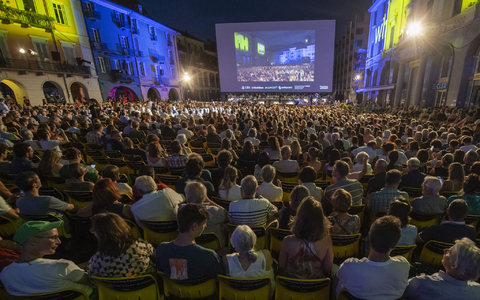 Ein Blick auf die Piazza Grande beim 75. Internationalen Filmfestival Locarno 2022. - Foto: Urs Flueeler/KEYSTONE/dpa