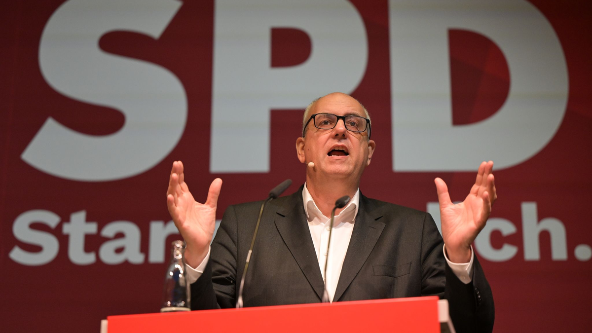 SPD-Bürgermeister Andreas Bovenschulte bleibt in Bremen an der Macht. - Foto: Mohssen Assanimoghaddam/dpa
