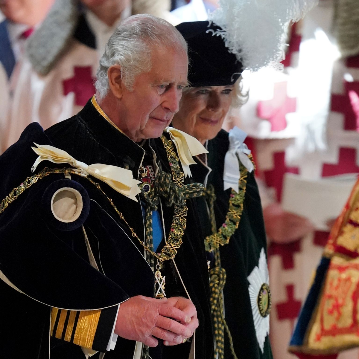 Der britische König Charles III. (l) und Königin Camilla in der St. Giles' Cathedral in Edinburgh. - Foto: Jonathan Brady/Pool PA/AP/dpa