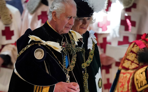 Der britische König Charles III. (l) und Königin Camilla in der St. Giles' Cathedral in Edinburgh. - Foto: Jonathan Brady/Pool PA/AP/dpa Der britische König Charles III. (l) und Königin Camilla in der St. Giles' Cathedral in Edinburgh. - Foto: Jonathan Brady/Pool PA/AP/dpa