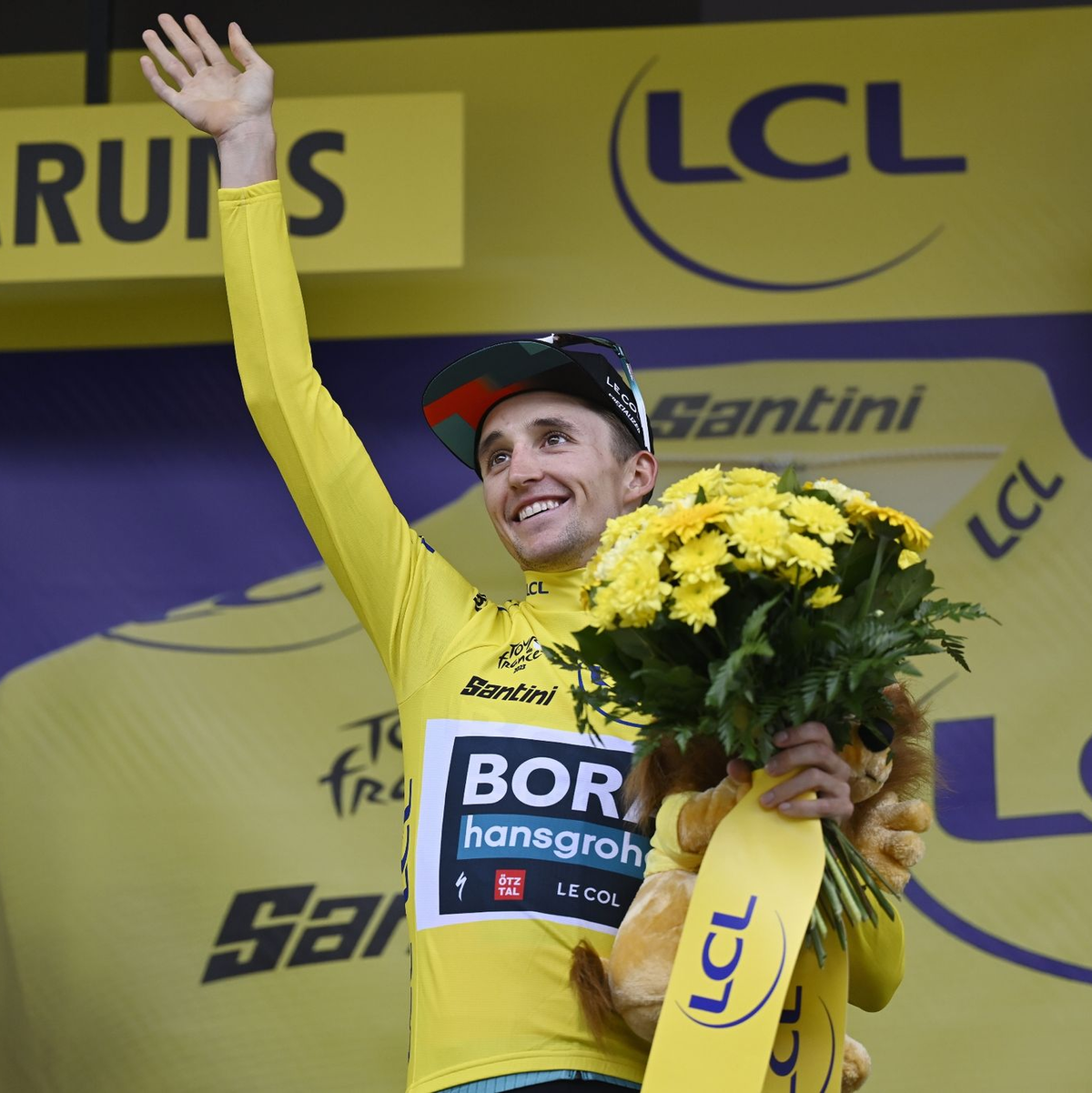 Bora-Fahrer Jai Hindley übernahm das Gelbe Trikot des Gesamtführenden. - Foto: Dirk Waem/Belga/dpa