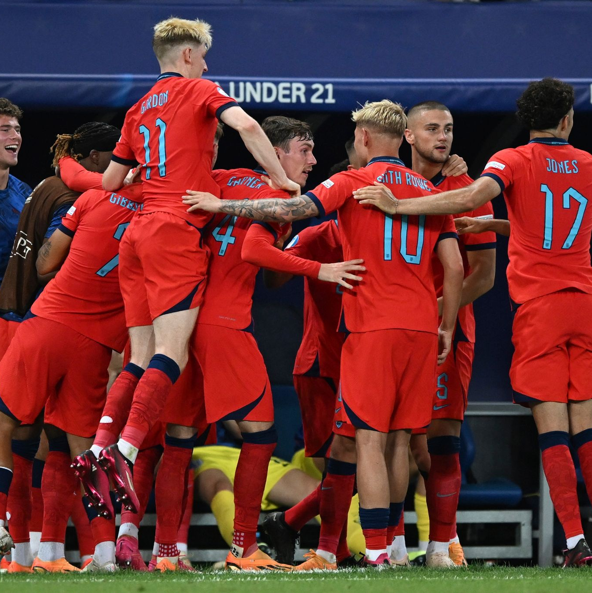 England steht erstmals seit 2009 wieder im Endspiel einer U21-EM. - Foto: Tamuna Kulumbegashvili/AP