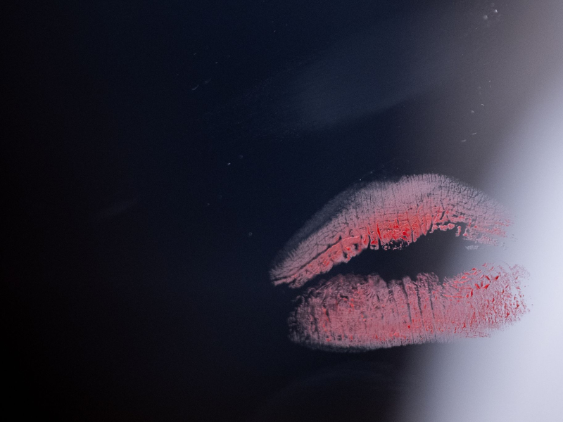 Wie die Menschen küssen, hat auch etwas mit dem Land zu tun, in dem sie leben. Am 6. Juli ist der internationale Tag des Kusses. - Foto: Hannes P. Albert/dpa