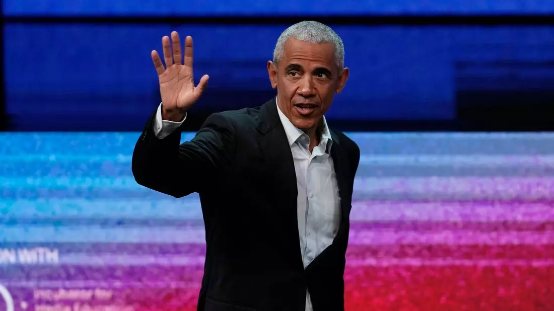 Barack Obama arbeitet gemeinsam mit seiner Frau Michelle seit 2018 mit dem Streamingdienst Netflix zusammen. (Archivbild) - Bild: Thanassis Stavrakis/AP/dpa