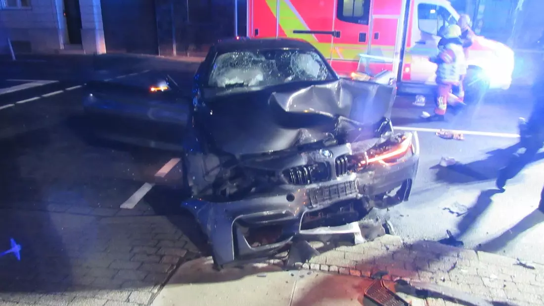 POL-ME: Mit Auto in Gegenverkehr geraten - 2506018 - Bild: presseportal.de