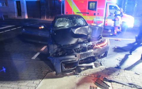 POL-ME: Mit Auto in Gegenverkehr geraten - 2506018 - Foto: presseportal.de