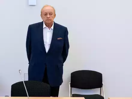 Schuhbeck war im Oktober 2022 vor dem Landgericht München I wegen Steuerhinterziehung in Millionenhöhe zu drei Jahren und zwei Monaten Haft verurteilt worden. - Foto: Sven Hoppe/dpa