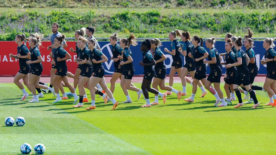 Aufgalopp: Die DFB-Frauen steuern auf den finalen WM-Test gegen Sambia zu. - Bild: Daniel Löb/dpa