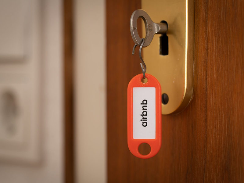 «Unser Ziel war es, neue, klare Regeln zu schaffen, die unserer Community mehr Klarheit darüber verschaffen, was sie auf Airbnb erwarten kann», teilt das Unternehmen mit. - Foto: Friso Gentsch/dpa