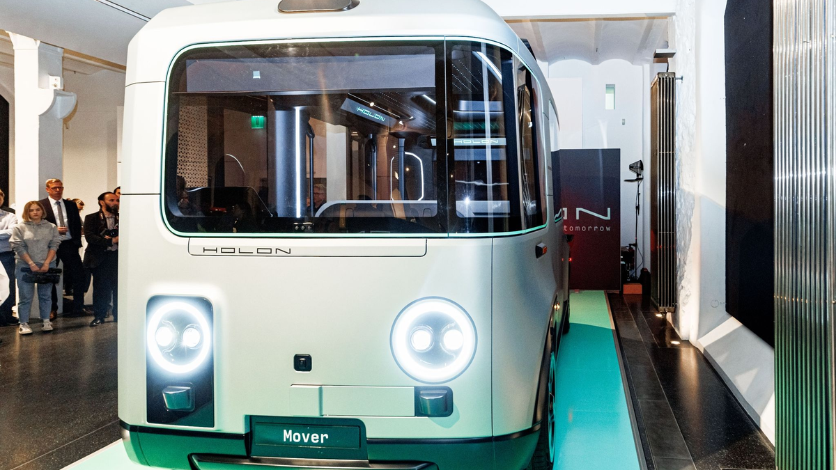 Ein «Holon Mover» soll in Zukunft bis zu 15 Personen ohne Fahrer durch Hamburg fahren. - Foto: Markus Scholz/dpa