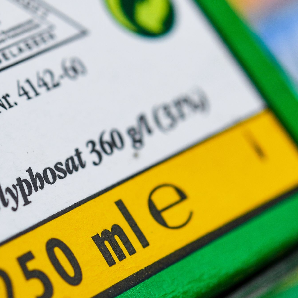 Bleibt weitere zehn Jahre in der EU zugelassen: Glyphosat. - Foto: Patrick Pleul/zb/dpa