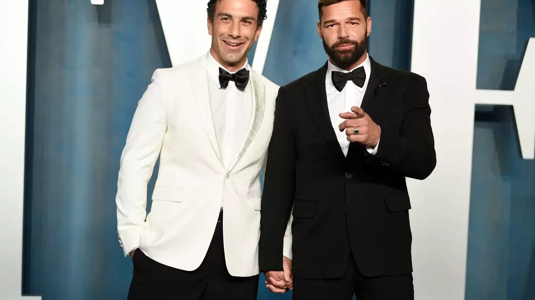 Ricky Martin (r) und Jwan Yosef bei der Vanity Fair Oscar Party (2022). - Bild: Evan Agostini/Invision/AP/dpa