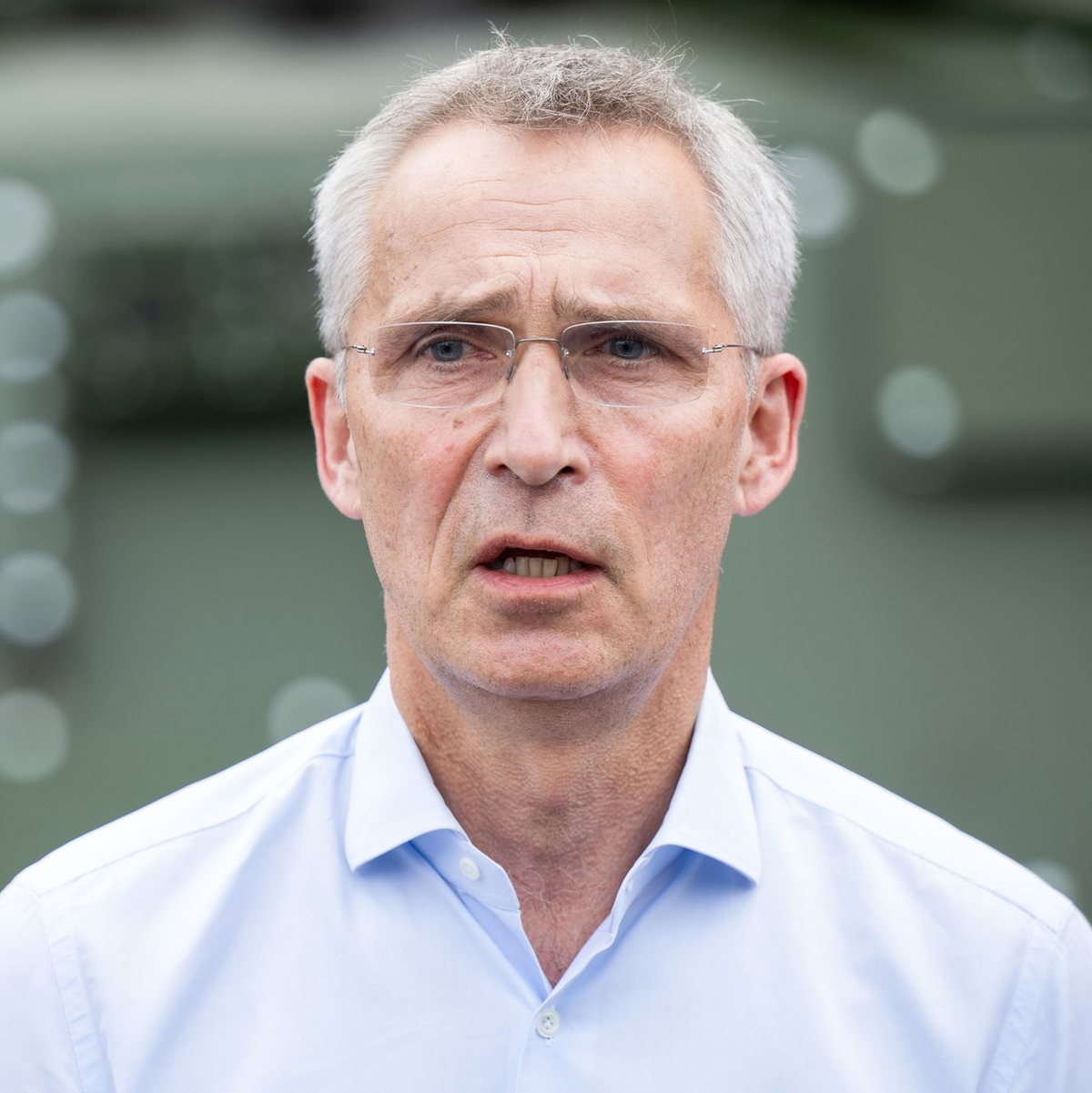 Strebt eine rebungslose Zusammenarbeit zwischen der Nato und den Streitkräften der Ukraine an: Nato-Generalsekretär Jens Stoltenberg. - Foto: Daniel Reinhardt/dpa