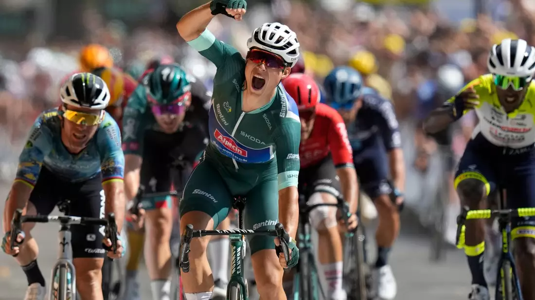 Jasper Philipsen fuhr seinen dritten Etappensieg bei dieser Tour ein. - Bild: Thibault Camus/AP/dpa