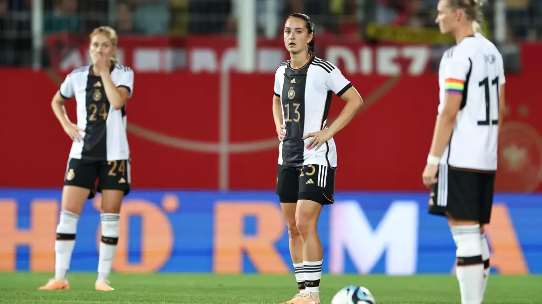 Die DFB-Frauen kassierten gegen Sambia eine herbe Niederlage. - Bild: Daniel Karmann/dpa